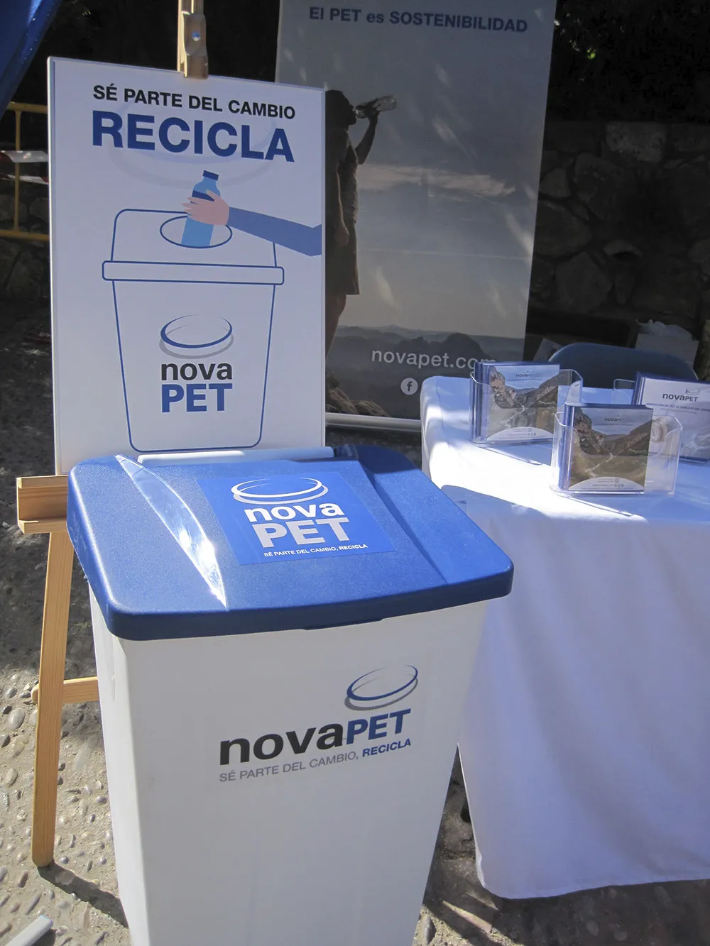 novapet eventos estand contenedor reciclaje pet